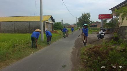  Kerja bakti Linmas