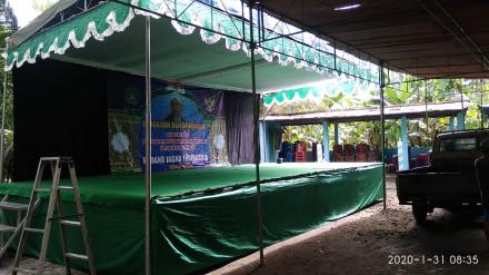 Kerjabakti Pemasangan Panggung Pengajian
