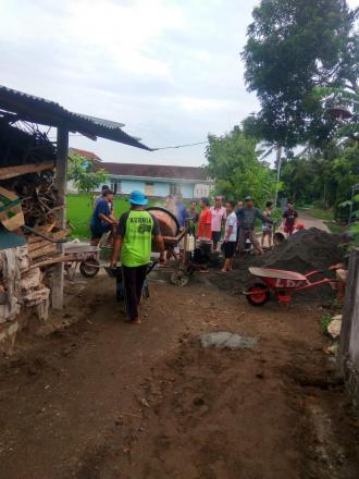 Cor Blok di Rt 04 Nglorong