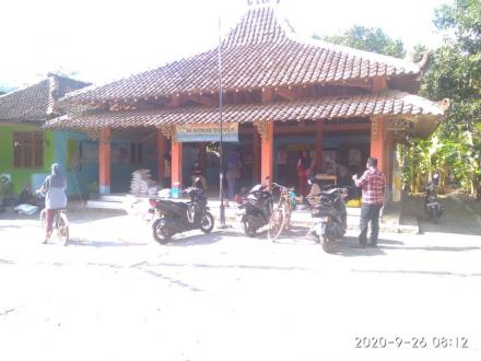 Distribusi Beras KPM PKH Di Pendopo Gunung Puyuh