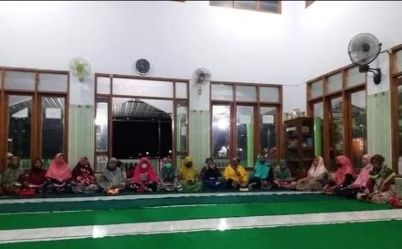 Yasinan di Masjid Panjang