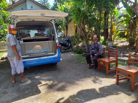 Pajak keliling di dusun Tarungan