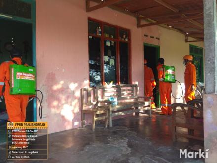 Penyemprotan di dusun nglorong