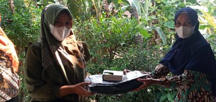 Pemberian Bibit dan Stimulan di Pedukuhan Jetis