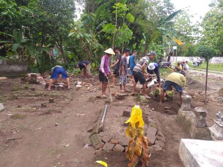 Gotong royong di Dusun Soronanggan