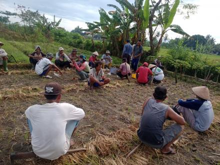 Kerjabakti Keruk Kalen Dusun Soronanggan