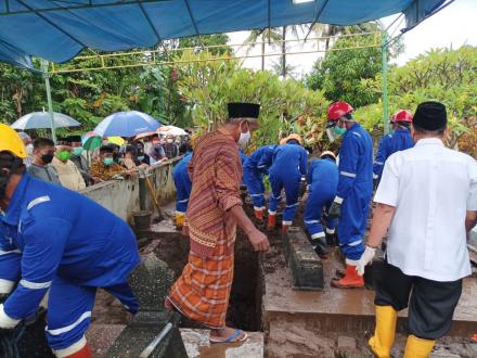 Pemakaman Secara Prokes di Dusun Tarungan