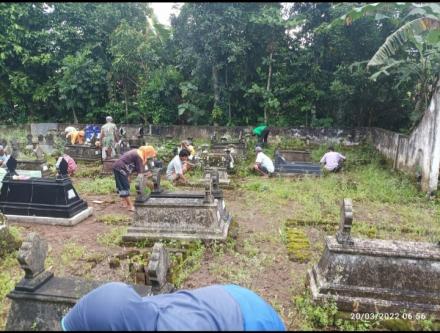 Kerjabhakti di makam Pedukuhan Gedong