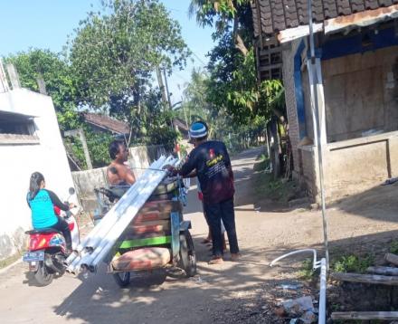 Kerjabakti Pemasangan Tiang Lampu Dusun Tarungan