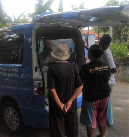 Mobil Pajak Keliling di Dusun Jamprit
