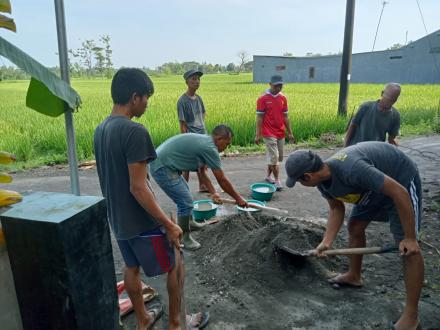 Kerjabakti Pemasangan Paving Blok Nglorong RT 02