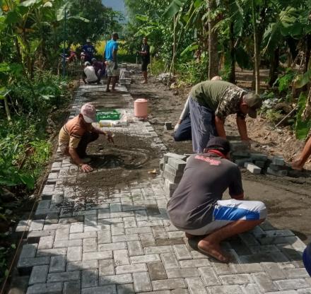 Pemasangan Paving Dusun Gedong