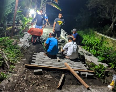 Pemasangan Paving Dusun Badan
