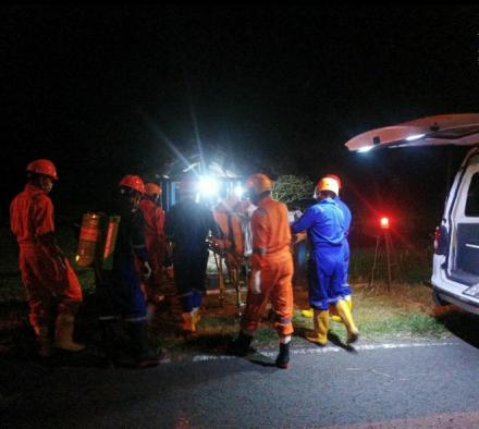 Pemakaman Secara Prokes di Dusun Gunungpuyuh