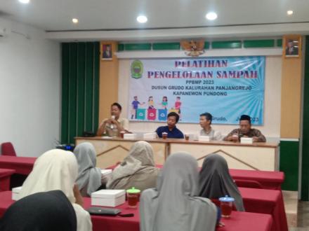 Sosialisasi Pengelolaan Sampah di Grudo