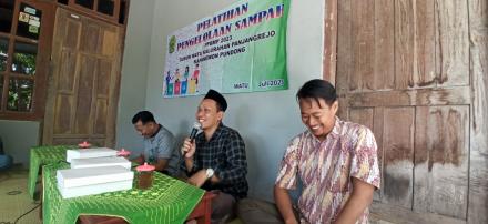 Sosialisasi Pengelolaan Sampah di Watu