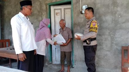 Penyaluran Bantuan Sembako Untuk Penyandang PMKS