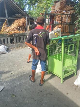 pemilahan Sampah Ibu-ibu Dusun Nglorong