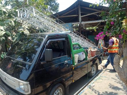 Pemasangan Tower di Pedukuhan Soronanggan untuk Akses Internet Tingkat Pedukuhan.