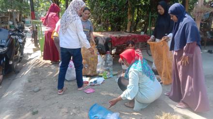 Kegiatan Pengelolaan Sampah PKK Panjang