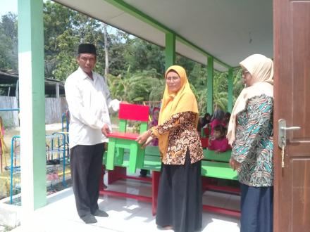 Penyerahan meja kursi PAUD  sumber dana PPBMP tahun 2023