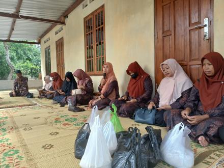 Pertemuan Dharmawanita Dusun Semampir