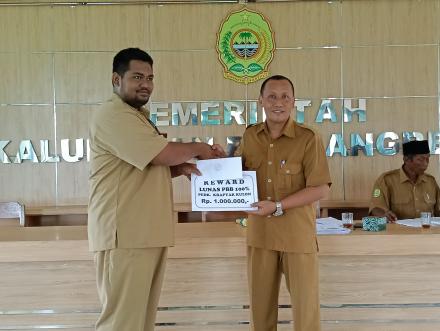 Penyerahan Reward Lunas 100% PBB P2 Tahun 2024 untuk Pedukuhan Krapyak Kulon