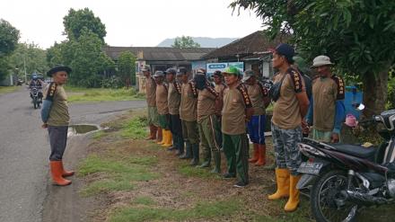 Kerja bakti Rutinan Linmas Kalurahan Panjangrejo 