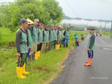 Kerja bakti Rutinan Linmas Kalurahan Panjangrejo