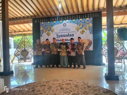 Lurah menghadiri undangan Halal bihalal SMPN 1 PUNDONG