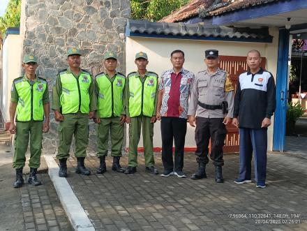 Linmas Panjangrejo melaksanakan Giat PAM Ibadah Pekan Suci di Gereja Santo Lukas Tambran
