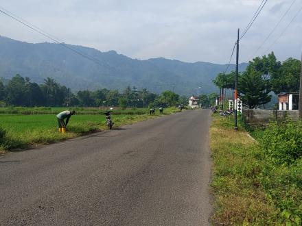 Kerja bakti Rutinan Linmas Kalurahan Panjangrejo