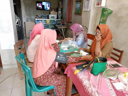 Posyandu Dewasa dan Pra Lansia di Padukuhan Panjang