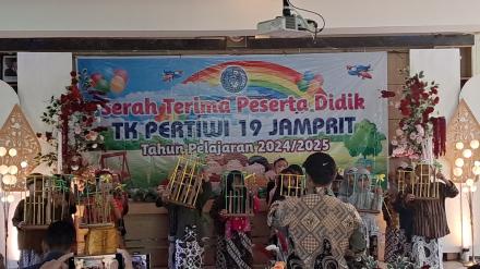  Serah Terima Dan Tutup Tahun Peserta Didik TK Pertiwi 19 Jamprit Tahun Pelajaran 2024/2025