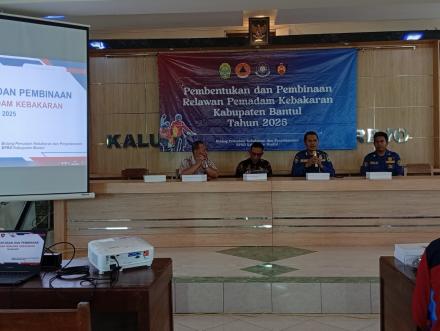 Pembinaan Relawan Pemadam Kebakaran di Aula Kalurahan Panjangrejo dari BPBD