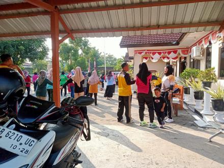 Senam Kesehatan Jasmani di Polsek