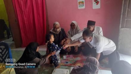 Monitoring pertumbuhan dan perkembangan balita stunting serta pemberian PMT susu