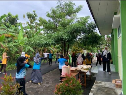 Pamong Kalurahan Panjangrejo Ikut Senam di Kua Pundong
