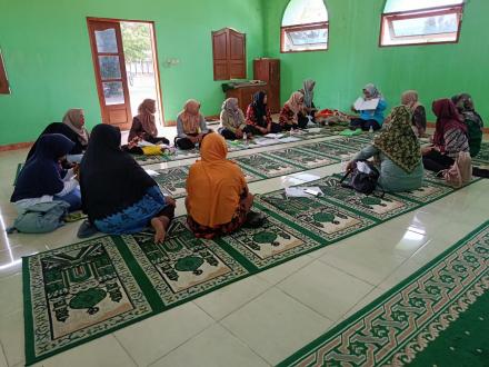 Pertemuan kader posyandu Kalurahan Panjangrejo