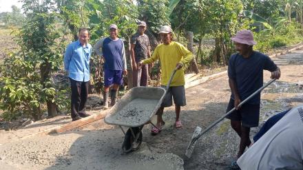 Padat Karya Corblok Dusun Semampir