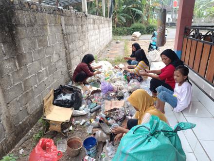 Pilah Sampah Padukuhan Gunungpuyuh