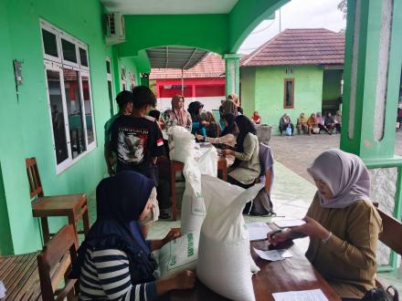 Penyaluran Beras Bantuan Pangan 